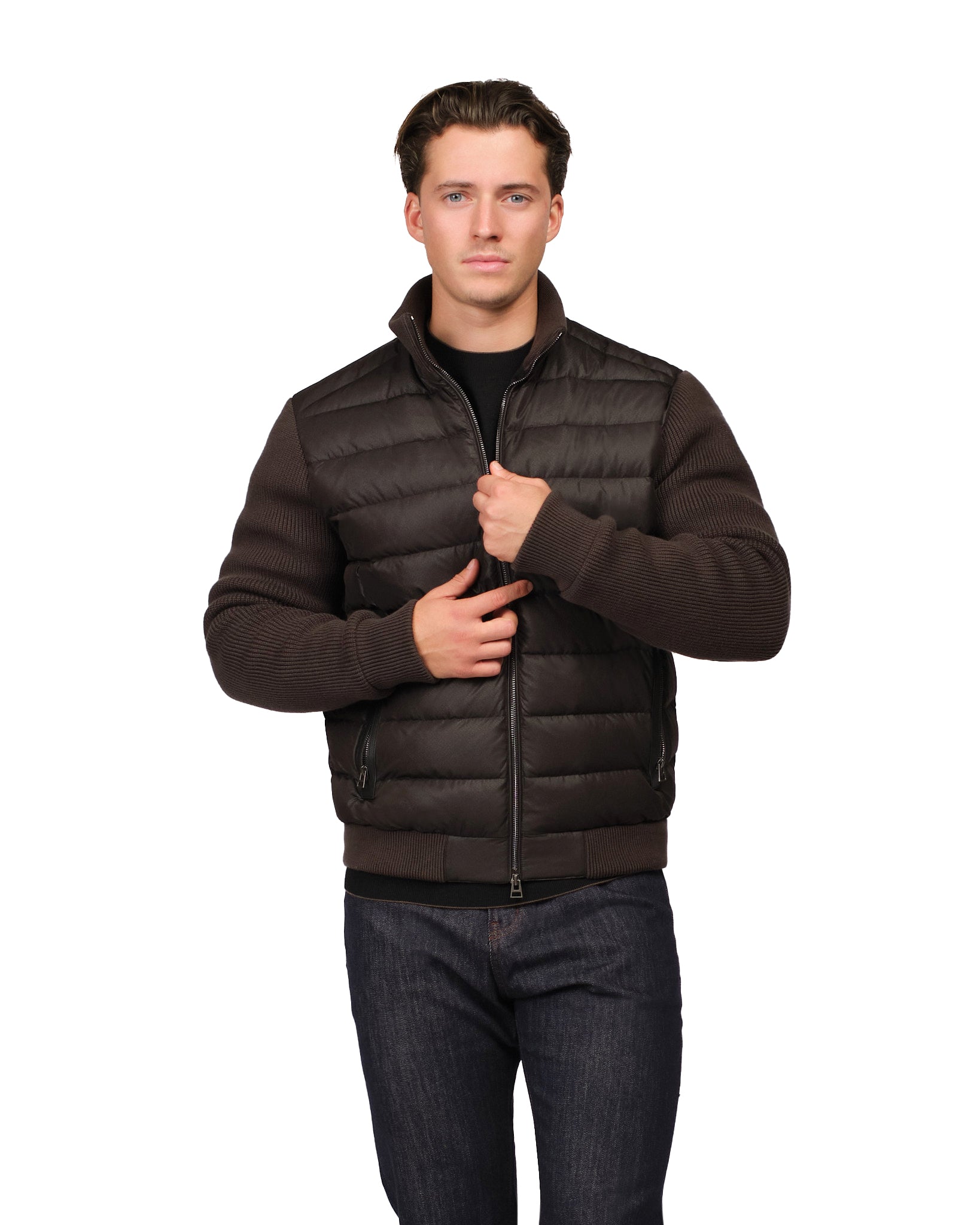 De gebreide donsjas met mouwen in antracietkleur