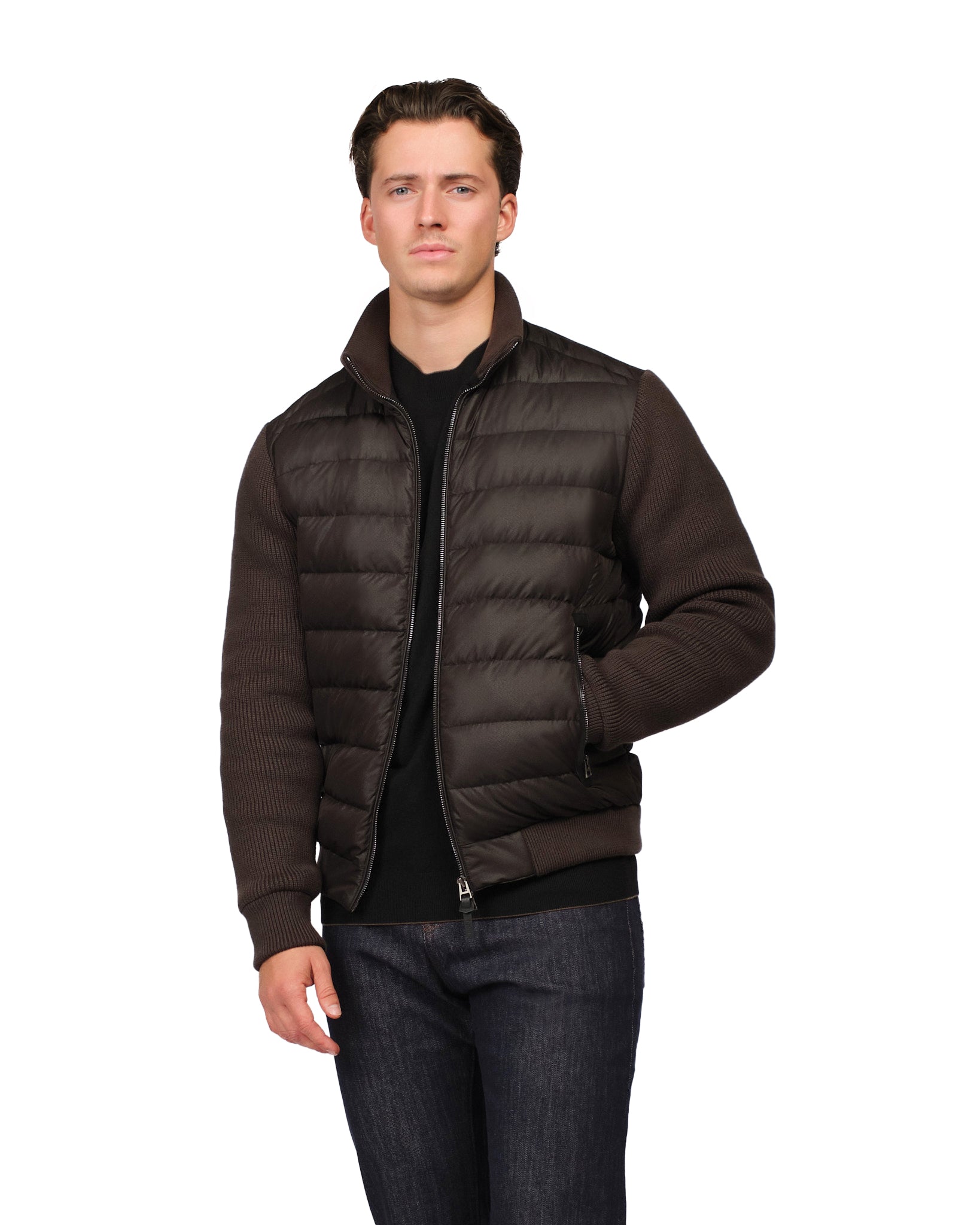 De gebreide donsjas met mouwen in antracietkleur