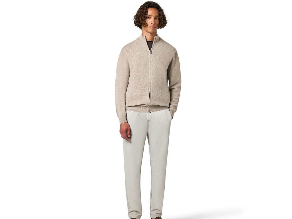 What to Wear on a Long Flight: The Travel Outfit Guide