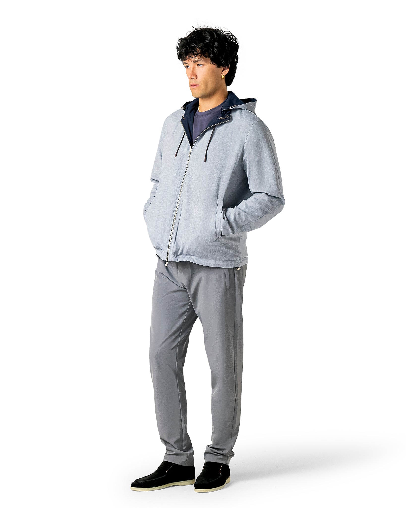 Man wearing a gray tracksuit