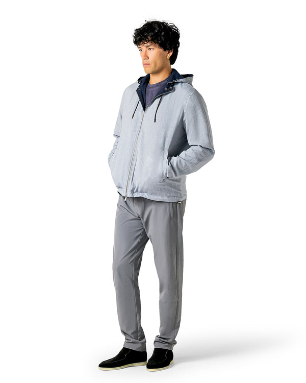 Man wearing a gray tracksuit
