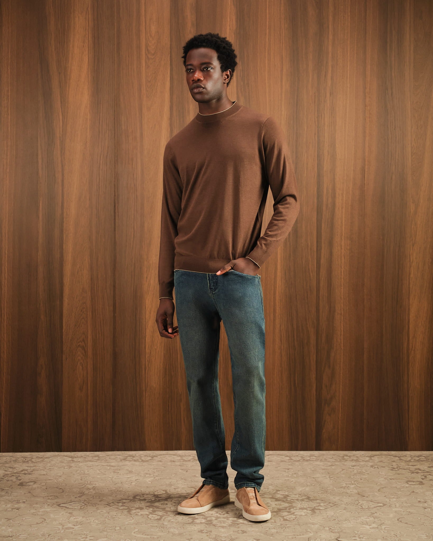 De fijne kasjmier trui met ronde hals, bruin